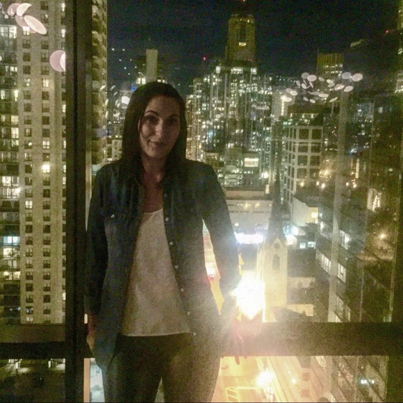 Meet Your Posher! - Picture 1 of 8